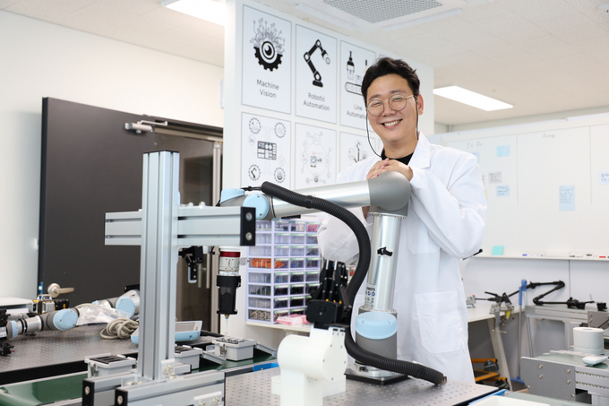 인공지능 기반 스마트 머신(로봇) 솔루션을 개발한 이상형 박사. 