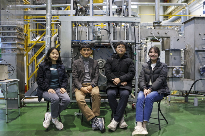 습식 촉매를 이용한 NOx, SOx 동시 저감 기술 연구진 (사진=한국기계연구원)