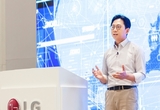 LG, 초거대 AI 개발 1억 달러 투자..."조 단위 인공신공망 개발"