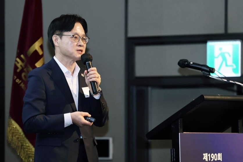 김정관 산업부 장관 “AI는 새로운 나침반… 중견기업이 신항로 열어야”