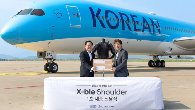 [더테크 (THE TECH)] 현대차·기아, 산업용 착용로봇 ‘엑스블 숄더’ 본격 판매..."1호 고객 대한항공"
